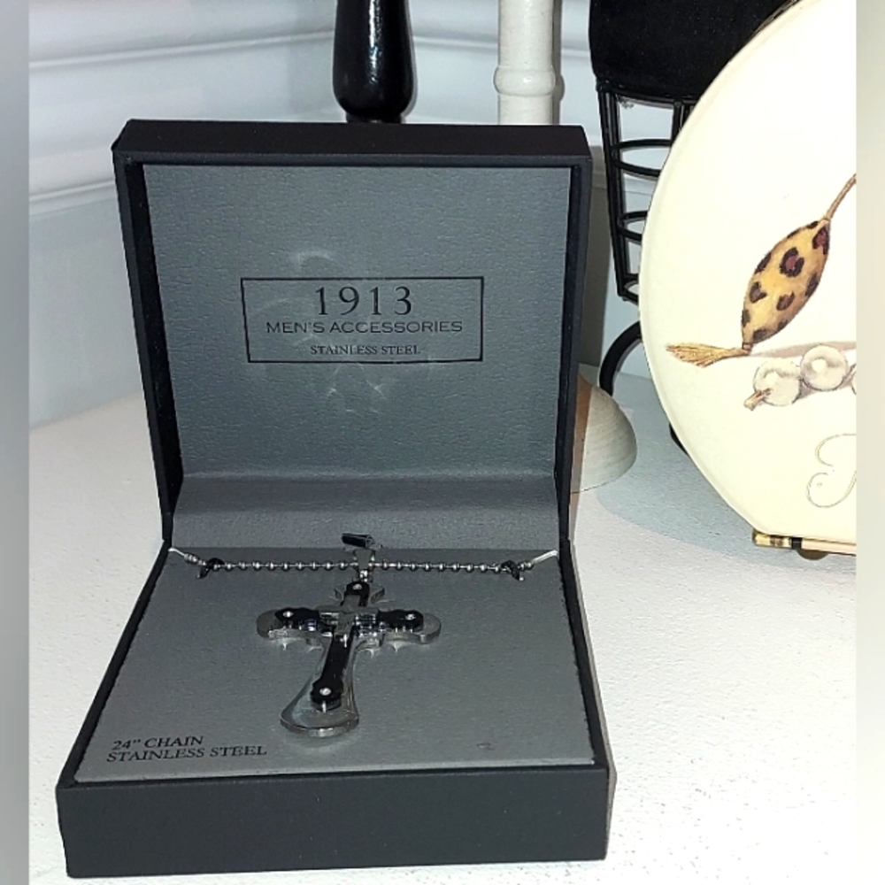 1913 Stainless Steel Men's Accessories Cross Pendant Necklace NIB